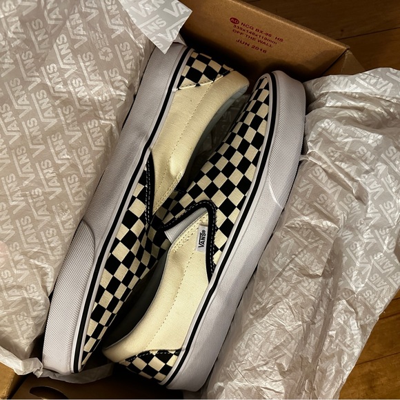 SOLD!!!! Vans off The Wall - Classic Slip-On Checkerboard Shoe - Picture 10 of 16